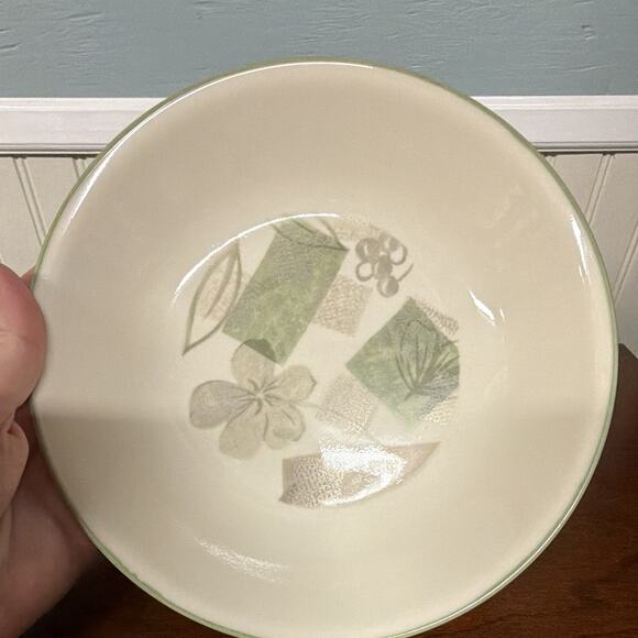 Corelle Other - Corelle Textured Leaves 8.5" Soup Pasta Bowl